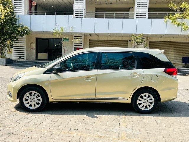 Second-hand 2014 Honda Mobilio V i-DTEC for sale in Ahmedabad-3