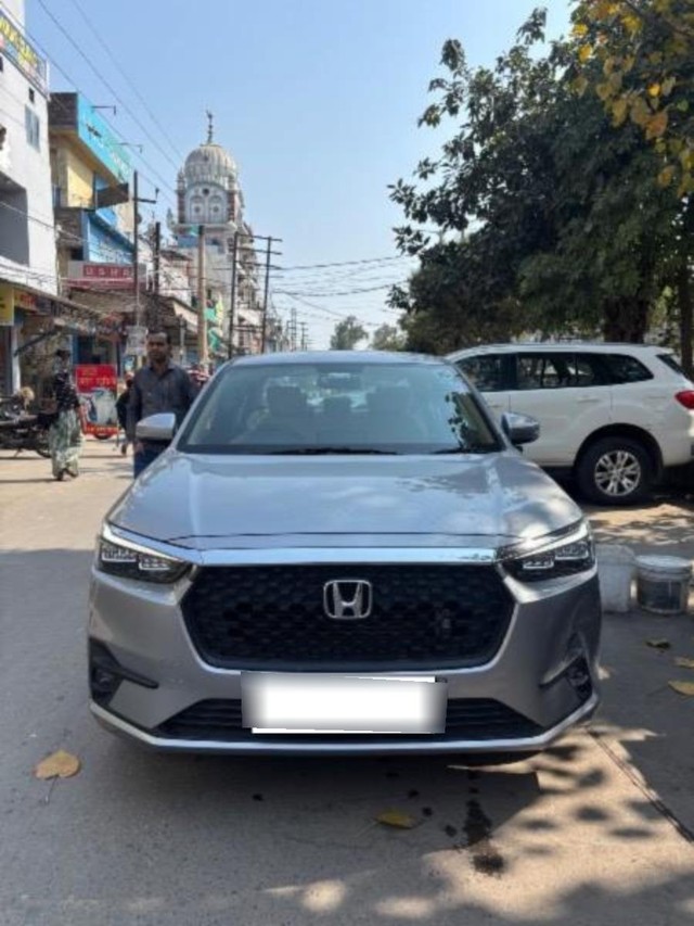 Second-hand 2025 Honda Amaze VX CVT for sale in Ludhiana-7