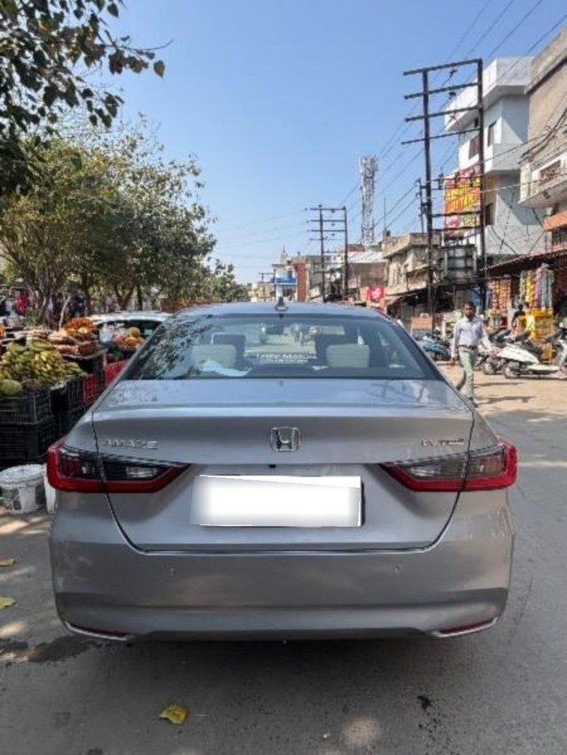 Second-hand 2025 Honda Amaze VX CVT for sale in Ludhiana-4