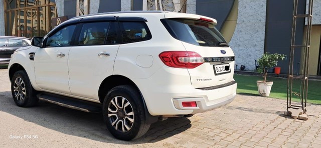 Second-hand 2020 Ford Endeavour Titanium Plus 4X2 for sale in New Delhi-10