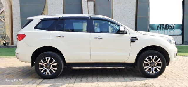 Second-hand 2020 Ford Endeavour Titanium Plus 4X2 for sale in New Delhi-14