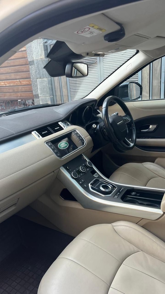 Second-hand 2017 Land Rover Range Rover Evoque 2.0 Si4 SE for sale in New Delhi-12