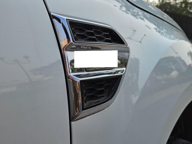 Second-hand 2019 Ford Endeavour 2.2 Titanium AT 4X2 for sale in Mumbai-29