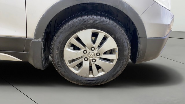 Second-hand 2016 Maruti Suzuki S Cross DDiS 320 Alpha for sale in Ahmedabad-27