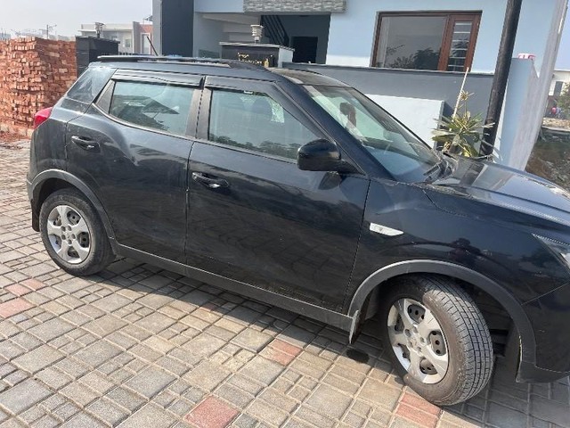 Second-hand 2023 Mahindra XUV300 W6 Diesel Sunroof NT BSVI for sale in Kurukshetra-2