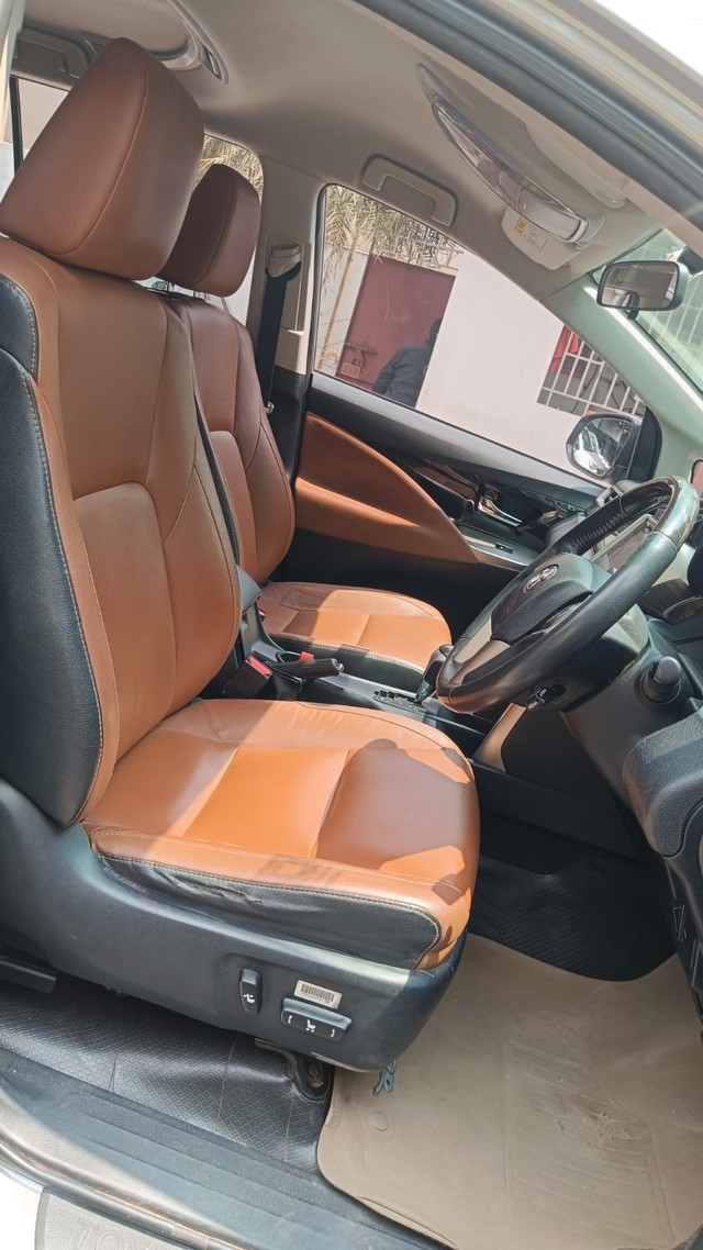 Second-hand 2019 Toyota Innova Crysta 2.8 ZX AT BSIV for sale in Coimbatore-12