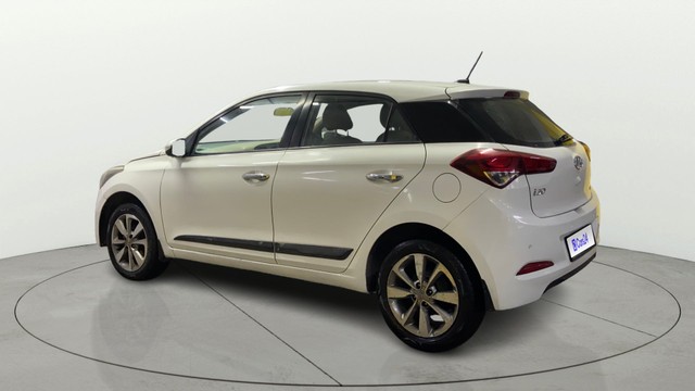 Second-hand 2016 Hyundai i20 Asta 1.4 CRDi for sale in Surat-4