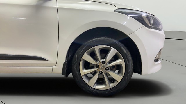 Second-hand 2016 Hyundai i20 Asta 1.4 CRDi for sale in Surat-24