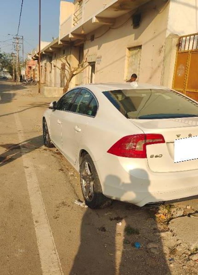 Second-hand 2015 Volvo S60 D4 KINETIC for sale in Jamnagar-2
