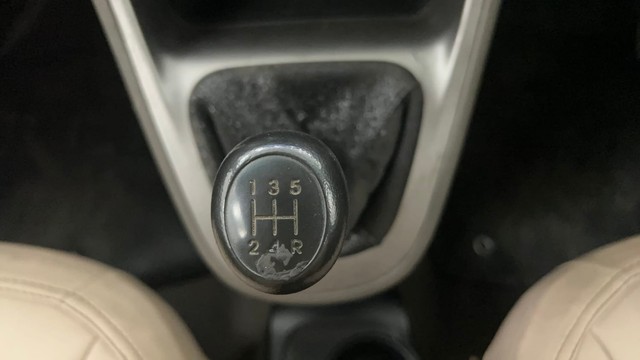 Second-hand 2012 Hyundai i10 Magna 1.1 for sale in Pune-12