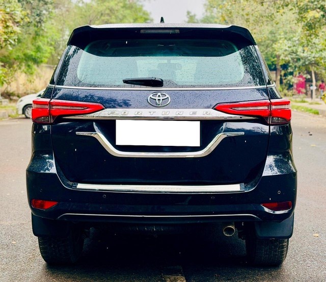 Second-hand 2022 Toyota Fortuner 4X2 AT BSVI for sale in New Delhi-1