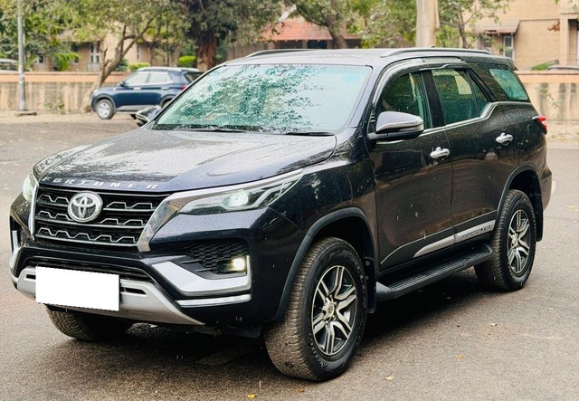 Second-hand 2022 Toyota Fortuner 4X2 AT BSVI for sale in New Delhi-3
