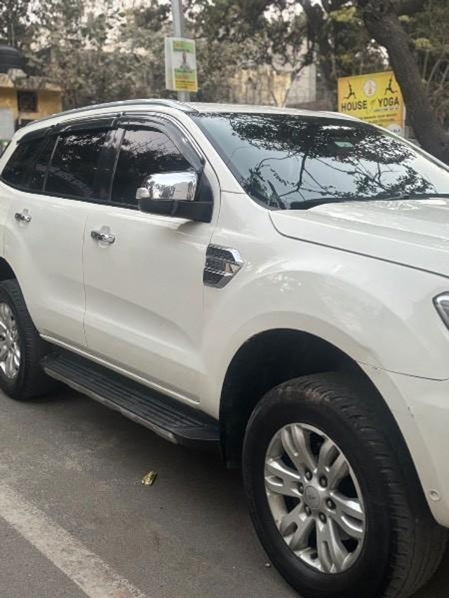 Second-hand 2017 Ford Endeavour 3.2 Titanium AT 4X4 for sale in New Delhi-5