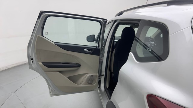 Second-hand 2022 Renault Triber RXZ for sale in Ghaziabad-32