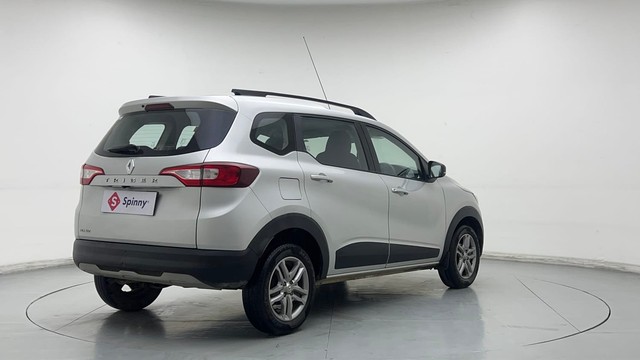 Second-hand 2022 Renault Triber RXZ for sale in Ghaziabad-3