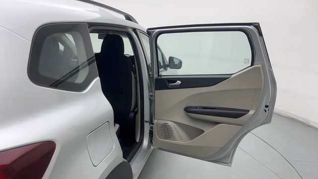 Second-hand 2022 Renault Triber RXZ for sale in Ghaziabad-31