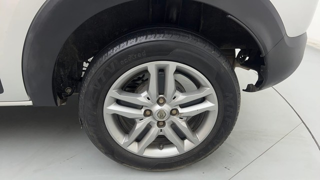 Second-hand 2022 Renault Triber RXZ for sale in Ghaziabad-19