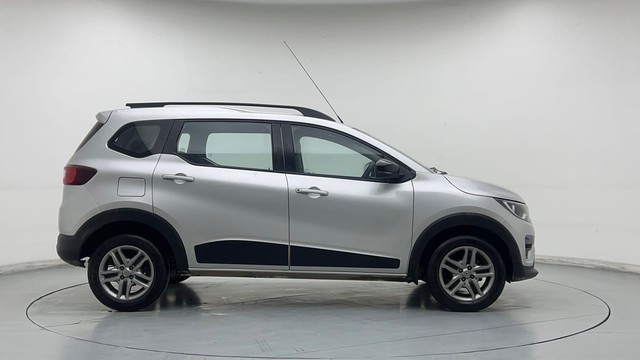 Second-hand 2022 Renault Triber RXZ for sale in Ghaziabad-2