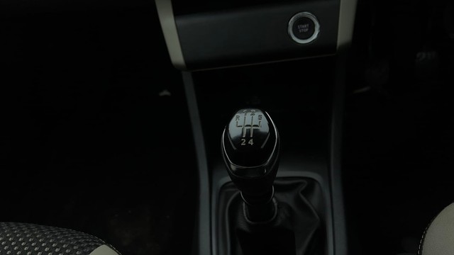 Second-hand 2022 Renault Triber RXZ for sale in Ghaziabad-12