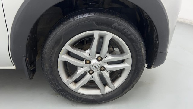 Second-hand 2022 Renault Triber RXZ for sale in Ghaziabad-17