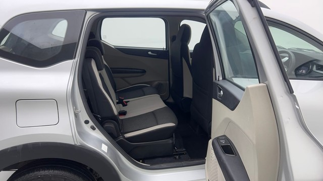 Second-hand 2022 Renault Triber RXZ for sale in Ghaziabad-35