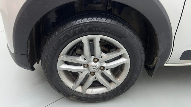 Second-hand 2022 Renault Triber RXZ for sale in Ghaziabad-20