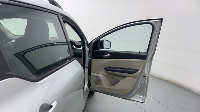 Second-hand 2022 Renault Triber RXZ for sale in Ghaziabad-16