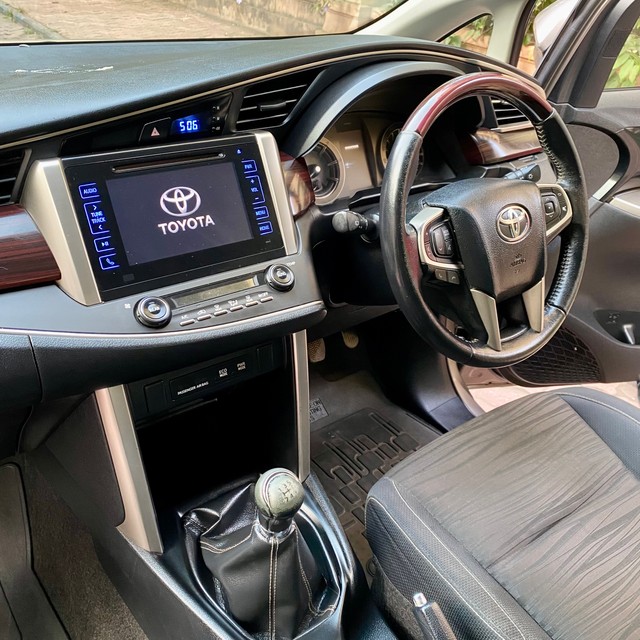 Second-hand 2016 Toyota Innova Crysta 2.4 VX MT BSIV for sale in Thane-21