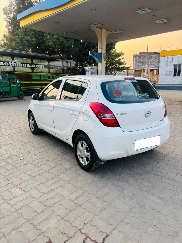 Second-hand 2011 Hyundai i20 1.2 Sportz for sale in Lucknow-2