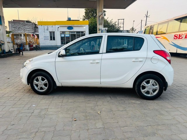 Second-hand 2011 Hyundai i20 1.2 Sportz for sale in Lucknow-3