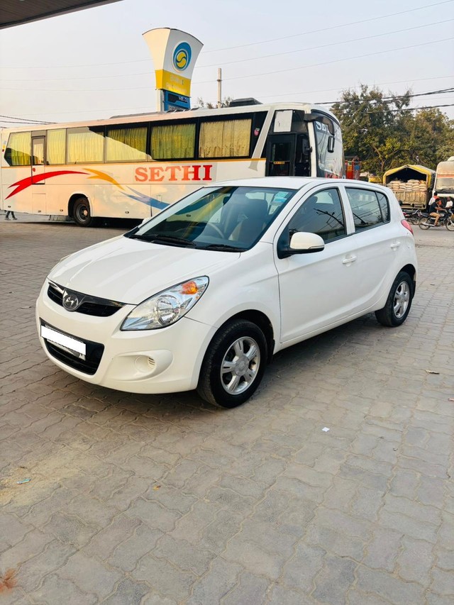 Second-hand 2011 Hyundai i20 1.2 Sportz for sale in Lucknow-4