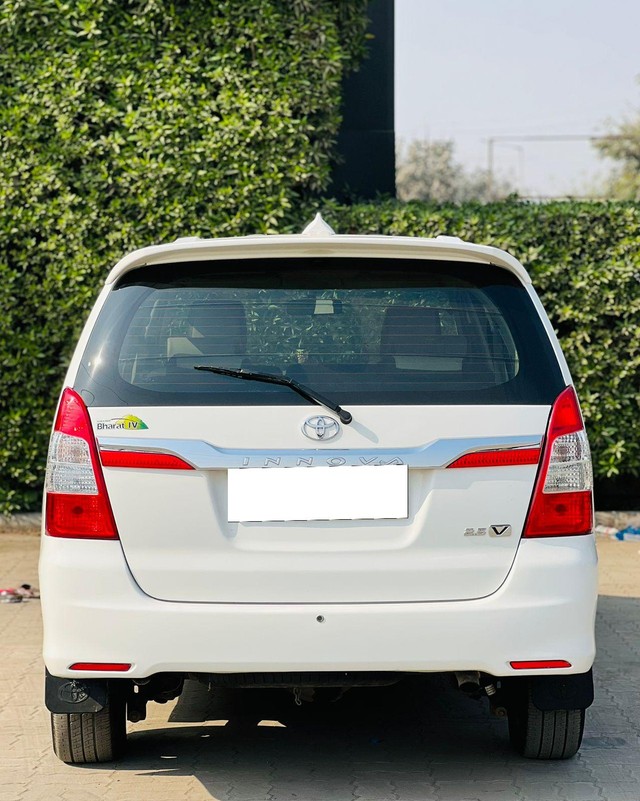 Second-hand 2014 Toyota Innova 2.5 VX (Diesel) 7 Seater BS IV for sale in Surat-2