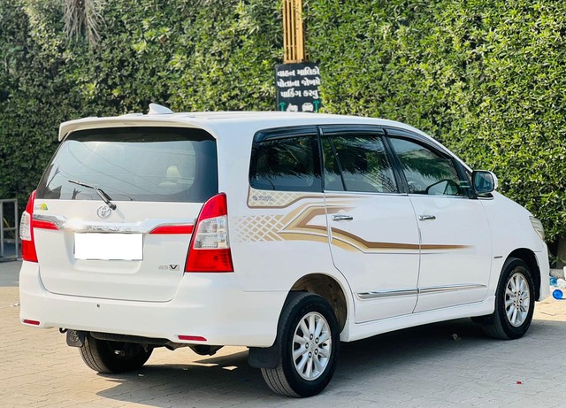 Second-hand 2014 Toyota Innova 2.5 VX (Diesel) 7 Seater BS IV for sale in Surat-11