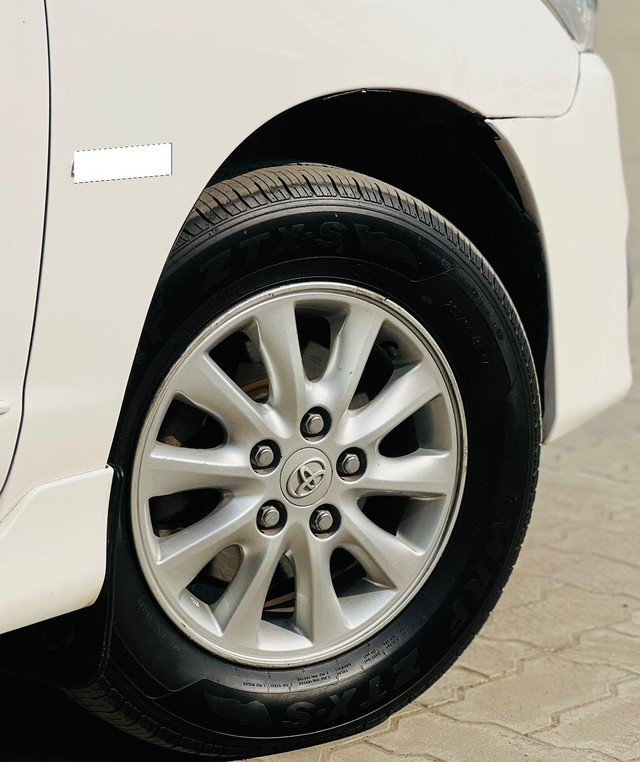 Second-hand 2014 Toyota Innova 2.5 VX (Diesel) 7 Seater BS IV for sale in Surat-18