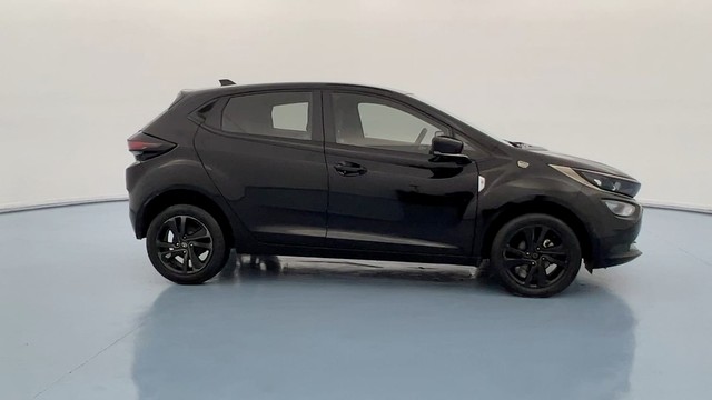 Second-hand 2024 Tata Altroz XZ Plus Dark Edition Diesel for sale in Lucknow-2