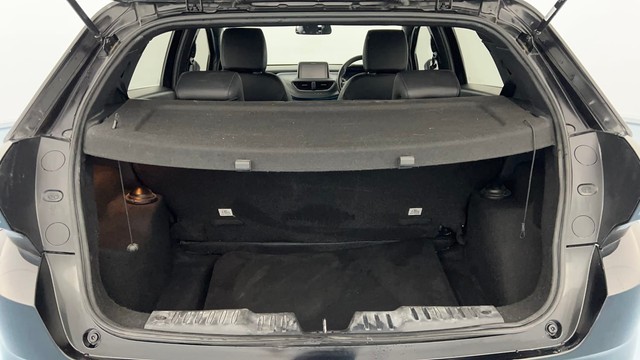 Second-hand 2024 Tata Altroz XZ Plus Dark Edition Diesel for sale in Lucknow-9