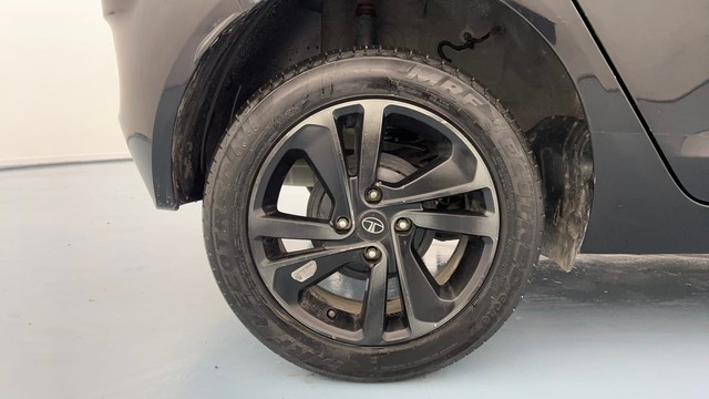 Second-hand 2024 Tata Altroz XZ Plus Dark Edition Diesel for sale in Lucknow-18