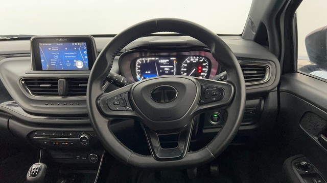 Second-hand 2024 Tata Altroz XZ Plus Dark Edition Diesel for sale in Lucknow-24