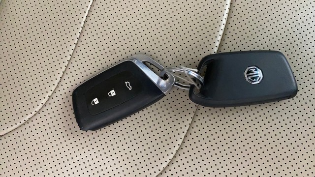 Second-hand 2021 MG Hector Sharp Diesel MT BSIV for sale in Lucknow-10