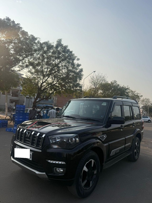 Second-hand 2024 Mahindra Scorpio S for sale in Zirakpur-3