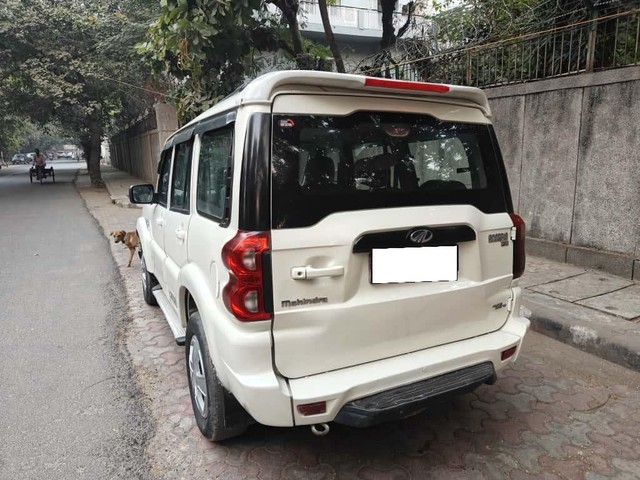 Second-hand 2018 Mahindra Scorpio S5 BSIV for sale in New Delhi-4