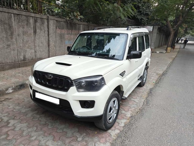 Second-hand 2018 Mahindra Scorpio S5 BSIV for sale in New Delhi-3