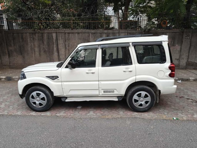 Second-hand 2018 Mahindra Scorpio S5 BSIV for sale in New Delhi-2