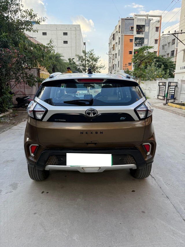 Tata Nexon EV XZ Plus LUX - Photo 3