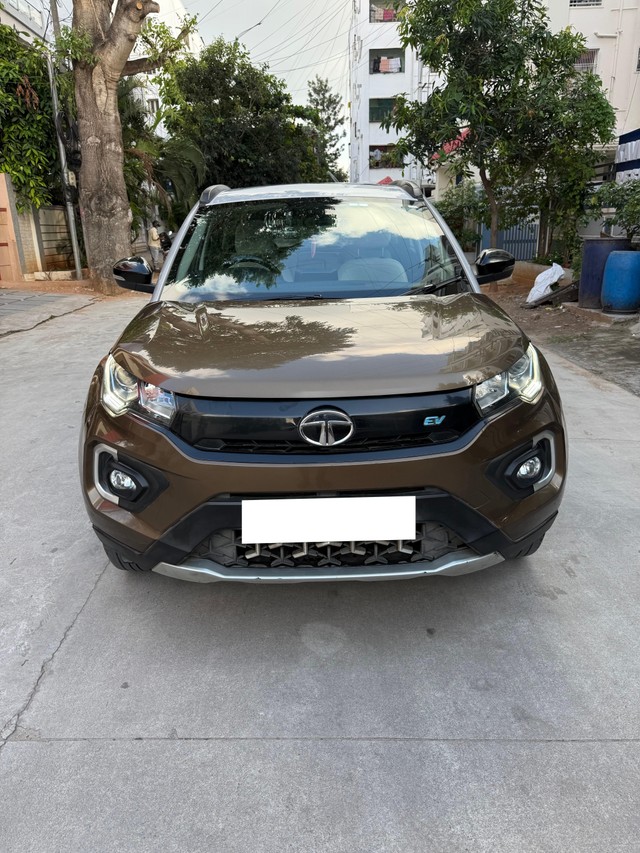 Tata Nexon EV XZ Plus LUX - Photo 6