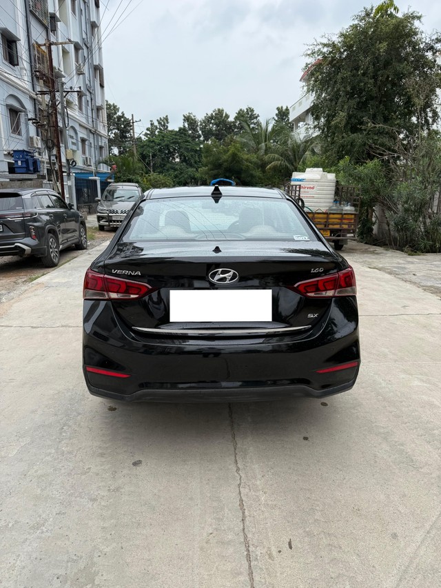 Hyundai Verna CRDi 1.6 SX Second-hand 2018 Hyundai Verna CRDi 1.6 SX for sale in Hyderabad-1