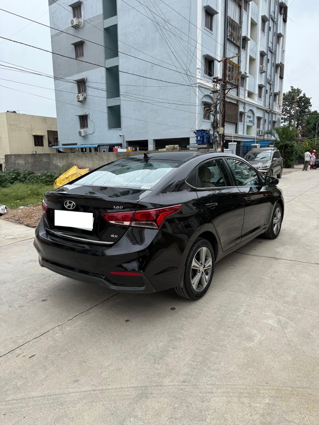 Hyundai Verna CRDi 1.6 SX Second-hand 2018 Hyundai Verna CRDi 1.6 SX for sale in Hyderabad-7