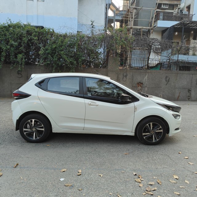 Second-hand 2023 Tata Altroz XZ Diesel BSVI for sale in New Delhi-1