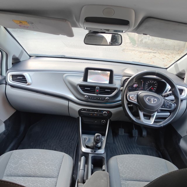 Second-hand 2023 Tata Altroz XZ Diesel BSVI for sale in New Delhi-5