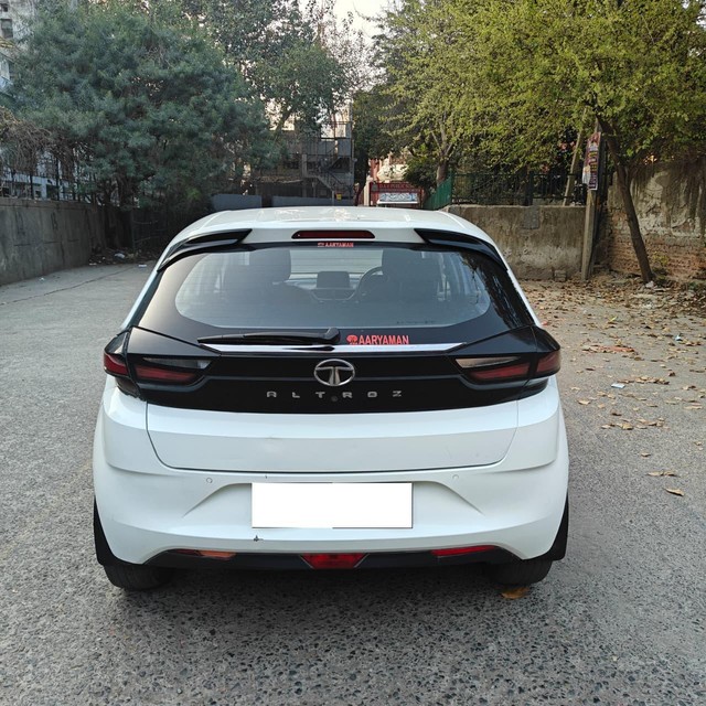 Second-hand 2023 Tata Altroz XZ Diesel BSVI for sale in New Delhi-3